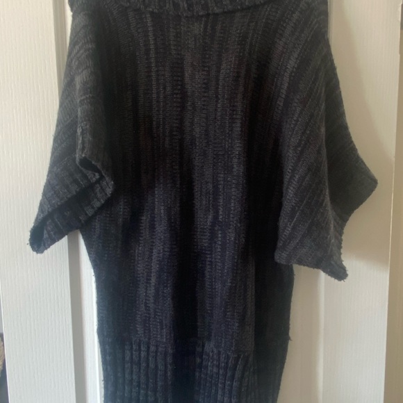 GLORIA VANDERBILT - Oversized Cowl Short Sleeved Sweater - Picture 7 of 8